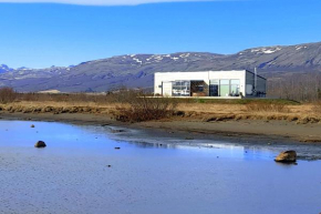 Austurey - Lakefront Villa